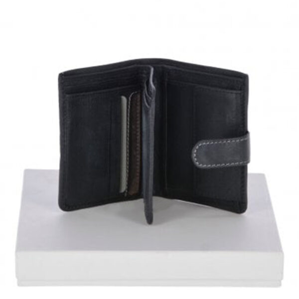 Trendy Men’s Wallets with Your Name on It